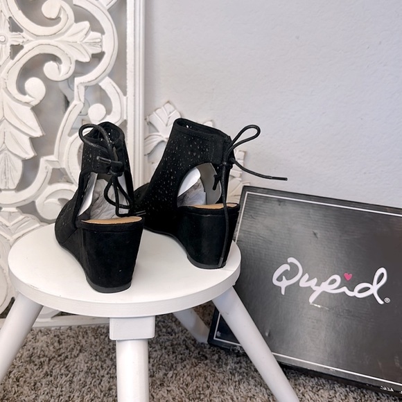 New Faux Suede Open Toe Strappy Cut Out Wedge Sandal BRAND NEW IN BOX! - Picture 8 of 10